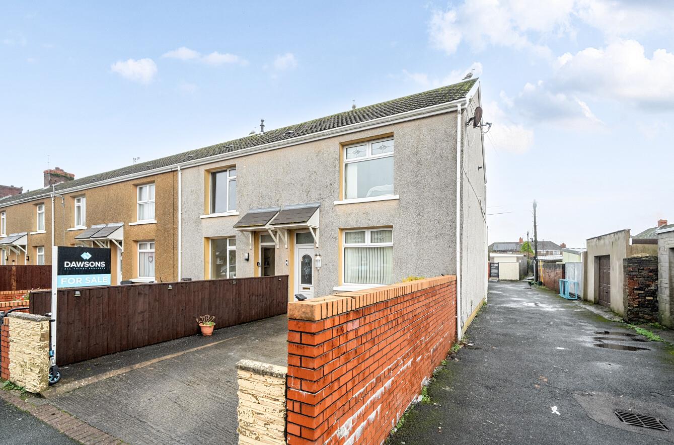 Heol Tregoning, Llanelli, SA15 2BD